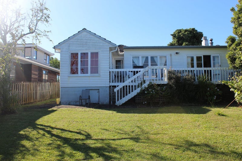 84 Ocean View Road, Northcote, Auckland - Carousel 1