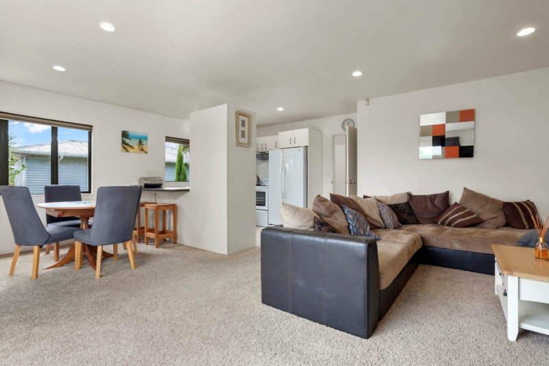 8 Awaroa Road, Sunnyvale, Auckland - Carousel 2