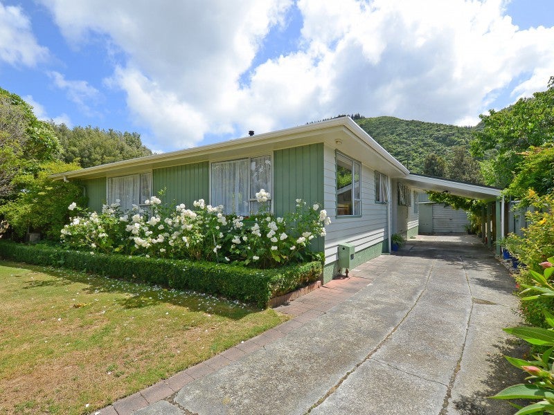 4 Agate Grove, Birchville, Upper Hutt - Carousel 1