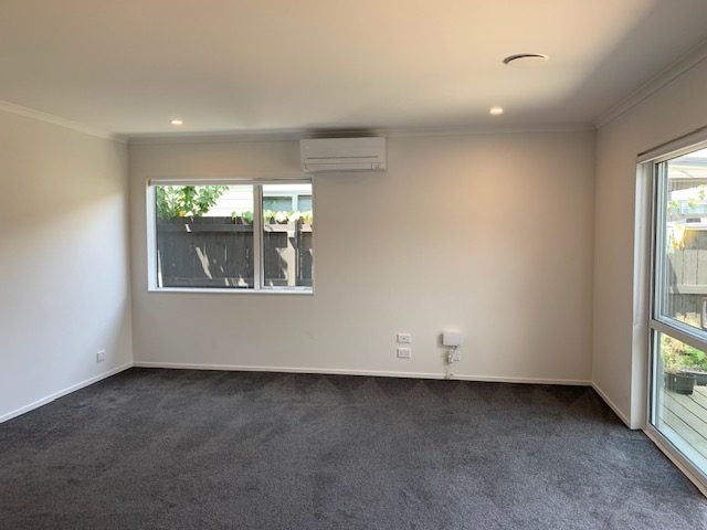 8 Kutukutu Street, Takanini, Auckland - Carousel 2