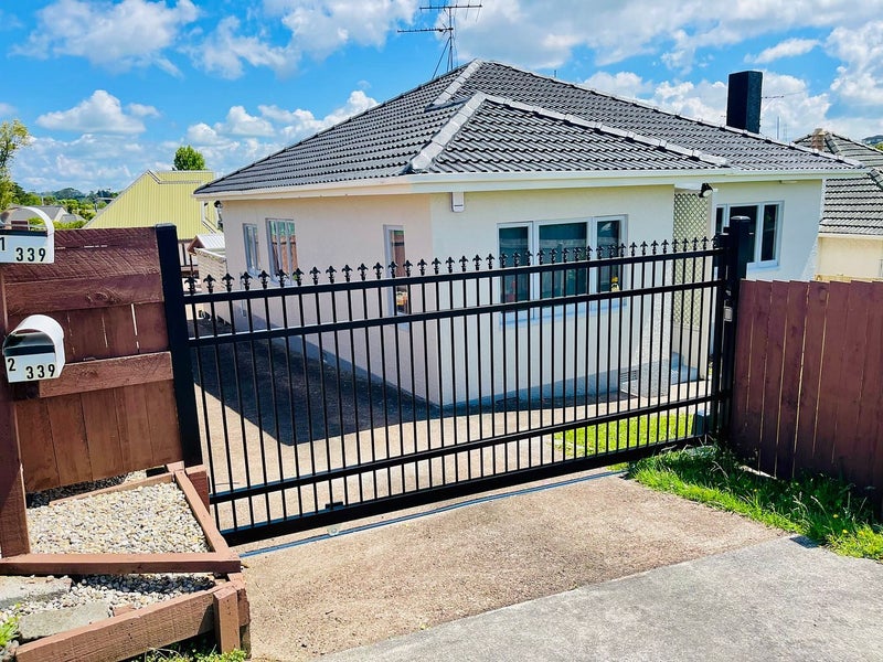 339 Hillsborough Road, Hillsborough, Auckland - Carousel 1