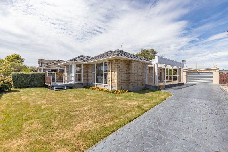 37 Frensham Crescent, Woolston, Christchurch - Carousel 1