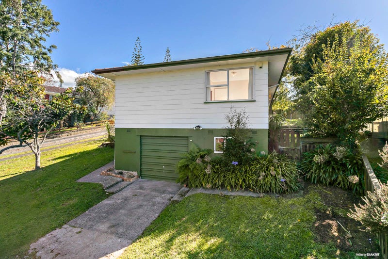 5 Temuri Place, Glendene, Auckland - Carousel 1