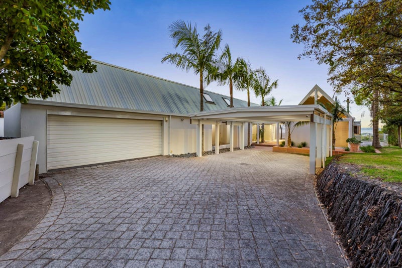 25 Oakpark Place, West Harbour, Auckland - Carousel 2