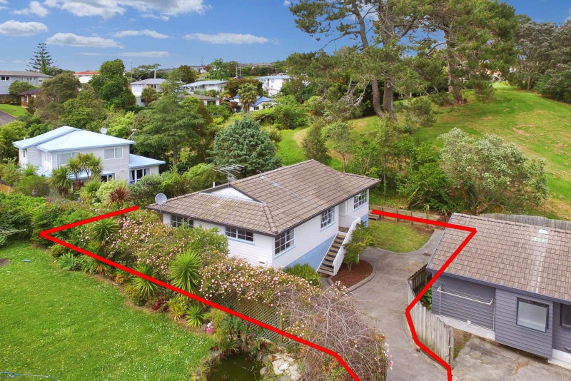 2/12 Mira Place, Windsor Park, Auckland - Carousel 1
