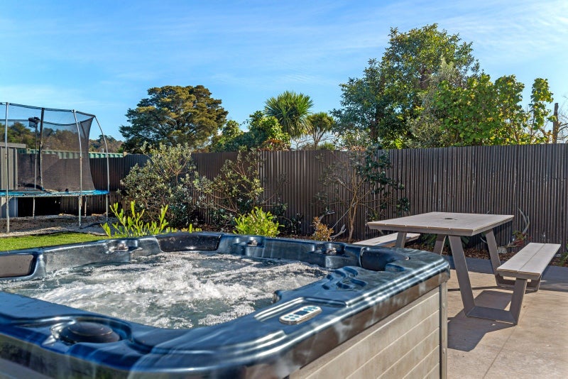 129 Iranui Road, Inner Kaiti, Gisborne - Carousel 24