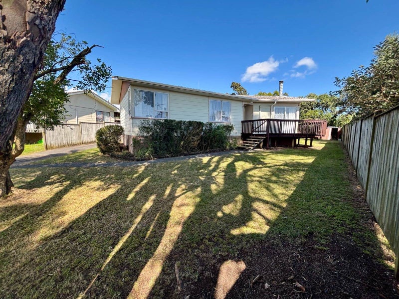 22 Medina Place, Half Moon Bay, Auckland - Carousel 1