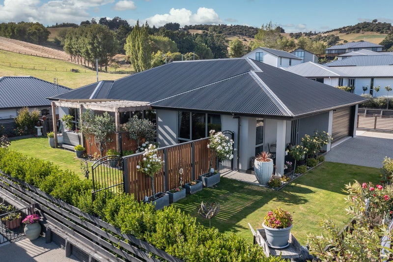 3 Trudi Place, Green Island, Dunedin - Carousel 1