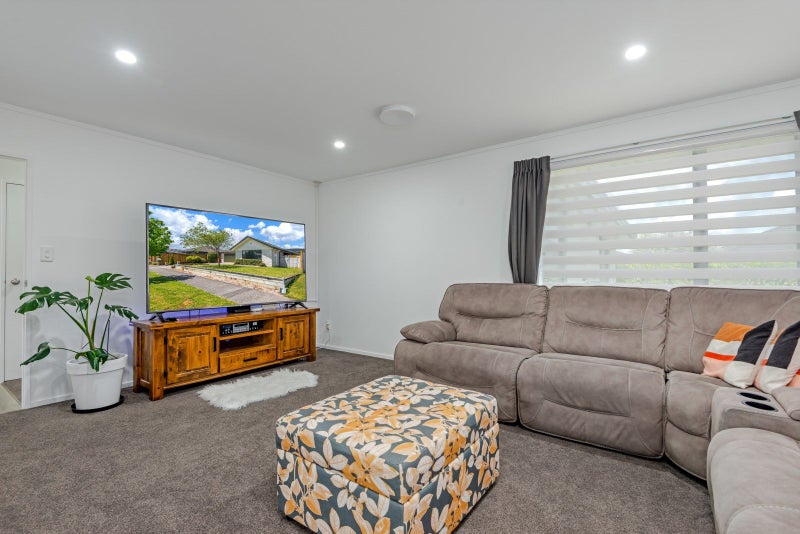 9 Branigan Parade, Kelvin Grove, Palmerston North - Carousel 2