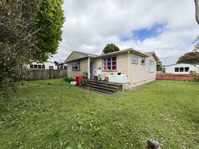12 Henry Street, Ebdentown, Upper Hutt - Carousel 12