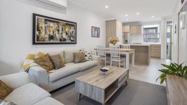 7 Horo Road, Flat Bush, Auckland - Carousel 1