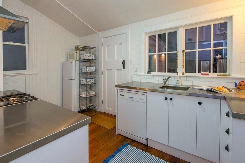 3 Aorangi Terrace, Thorndon, Wellington - Carousel 1