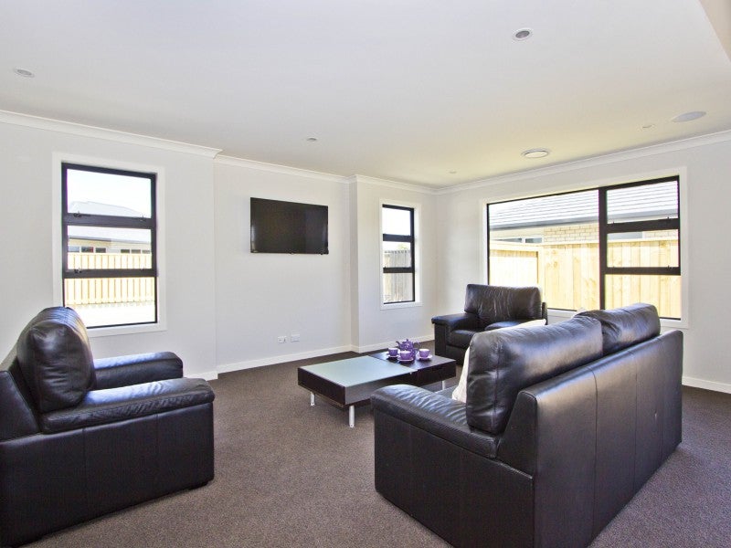 5 Macdiarmid Place, Waiwhetu, Lower Hutt - Carousel 2