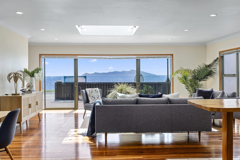 10 Ocean Parade, Pukerua Bay, Porirua - Carousel 1