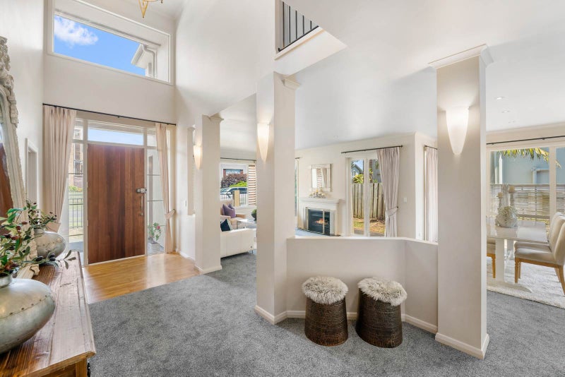 6 Kingsgate Place, Dannemora, Auckland - Carousel 1