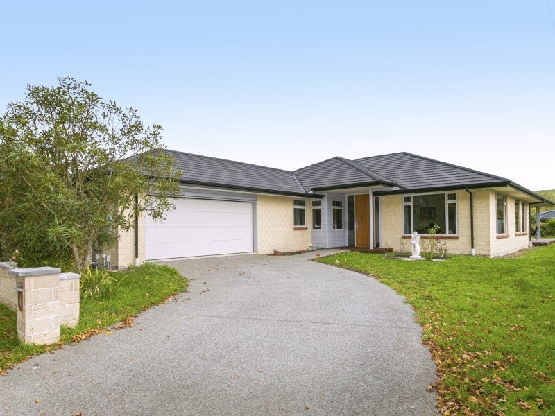 9 Miller Street, Otane - Carousel 1