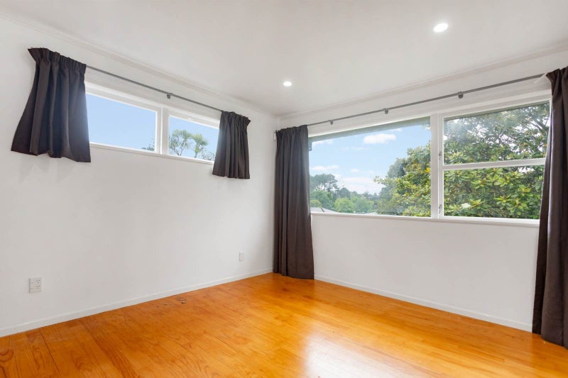 8 Pendlebury Street, Green Bay, Auckland - Carousel 10