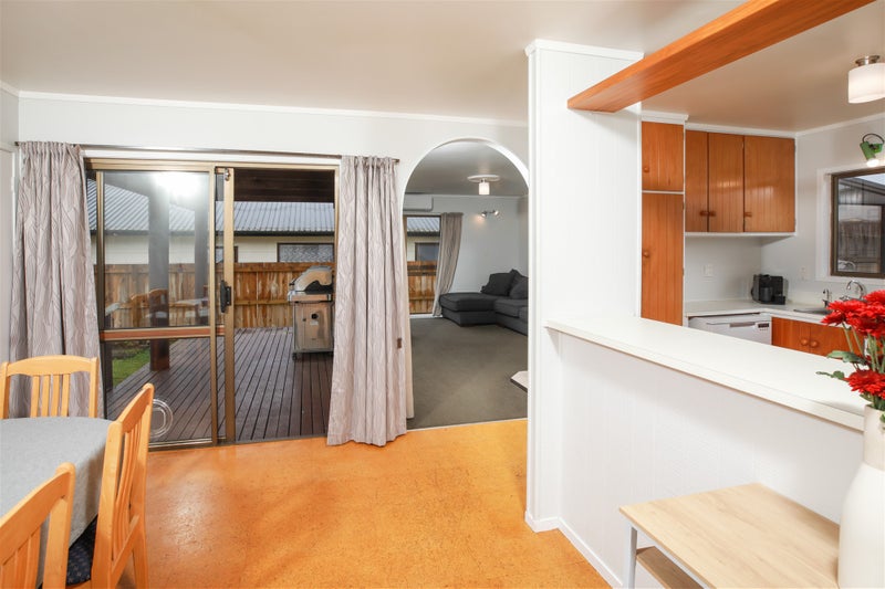 24 Jasmine Avenue, Dinsdale, Hamilton - Carousel 2