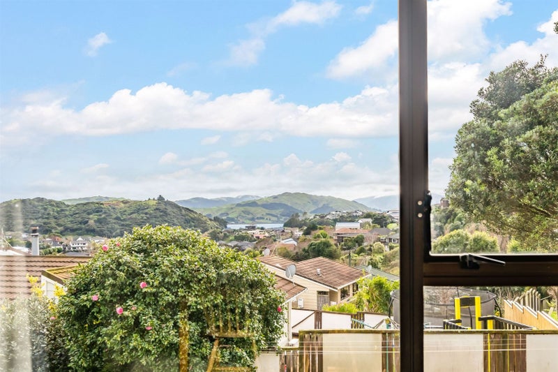 87 Discovery Drive, Whitby, Porirua - Carousel 1