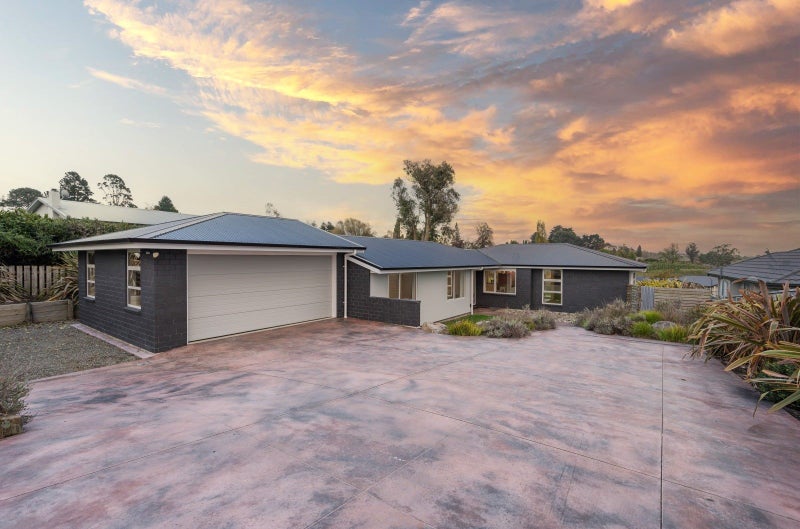 75 Mapua Drive, Mapua - Carousel 1