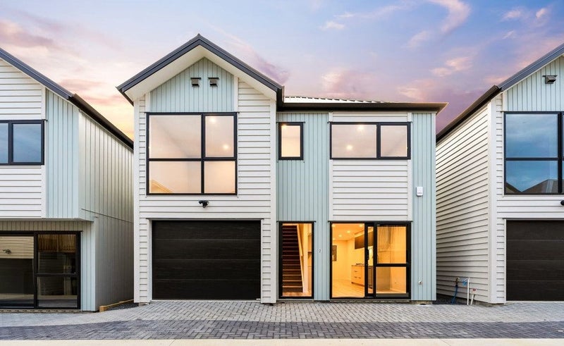 2/33 Buscomb Avenue, Henderson, Auckland - Carousel 1