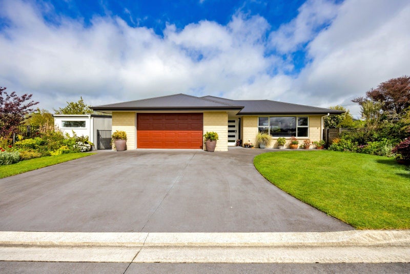 35 Cloten Road, Stratford - Carousel 1