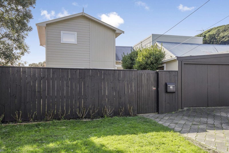 18 Kauri Street, Eastbourne, Lower Hutt - Carousel 2