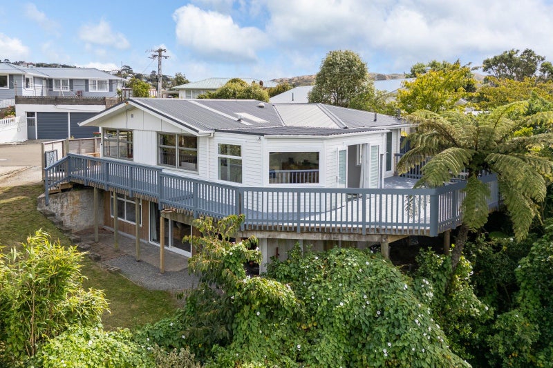 36 Lynda Avenue, Paparangi, Wellington - Carousel 1