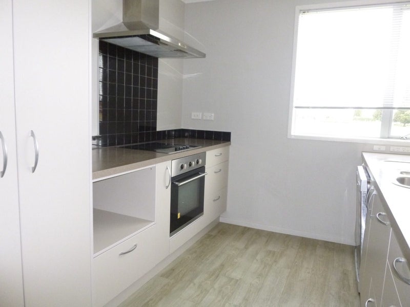 9/6 Page Place, Hamilton East, Hamilton - Carousel 2