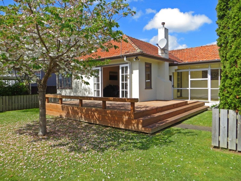 42 Rainforth Street, Roslyn, Palmerston North - Carousel 1