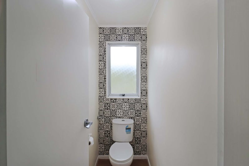 11A Colchester Crescent, Newlands, Wellington - Carousel 10