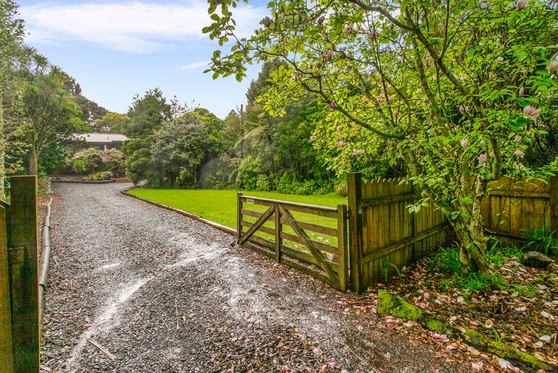 14 Bush Road, Waiatarua, Auckland - Carousel 2
