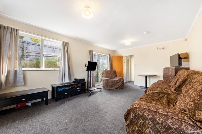 77A Rosamund Avenue, New Windsor, Auckland - Carousel 2