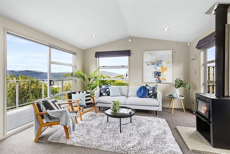 10 Eastview Grove, Normandale, Lower Hutt - Carousel 2