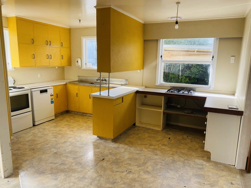 81 Carrington Avenue, Silverdale, Hamilton - Carousel 2