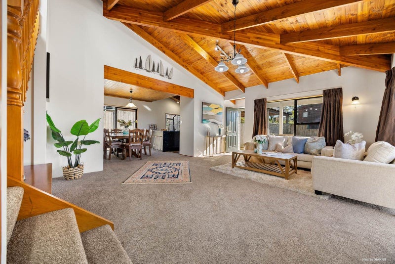 2/12 Spears Place, Botany Downs, Auckland - Carousel 1