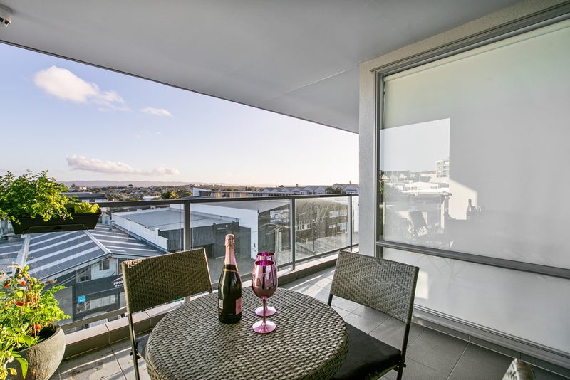 4D/33 Mackelvie Street, Grey Lynn, Auckland - Carousel 1