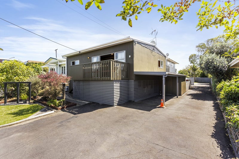 1/65 Cliff View Drive, Green Bay, Auckland - Carousel 1