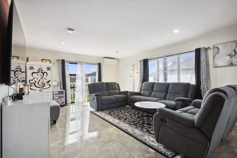 2/10 Regent Street, Papatoetoe, Auckland - Carousel 1