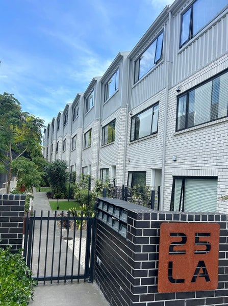 5/25 Lloyd Avenue, Mount Albert, Auckland - Carousel 1