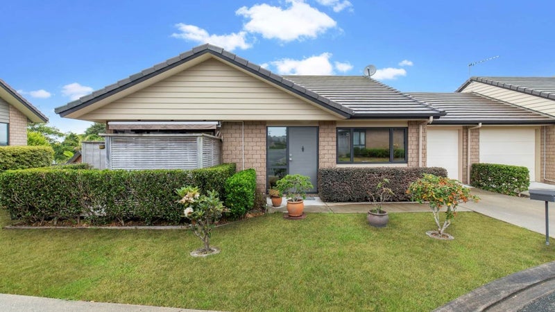 44 Royalle Mews, Botany Downs, Auckland - Carousel 1