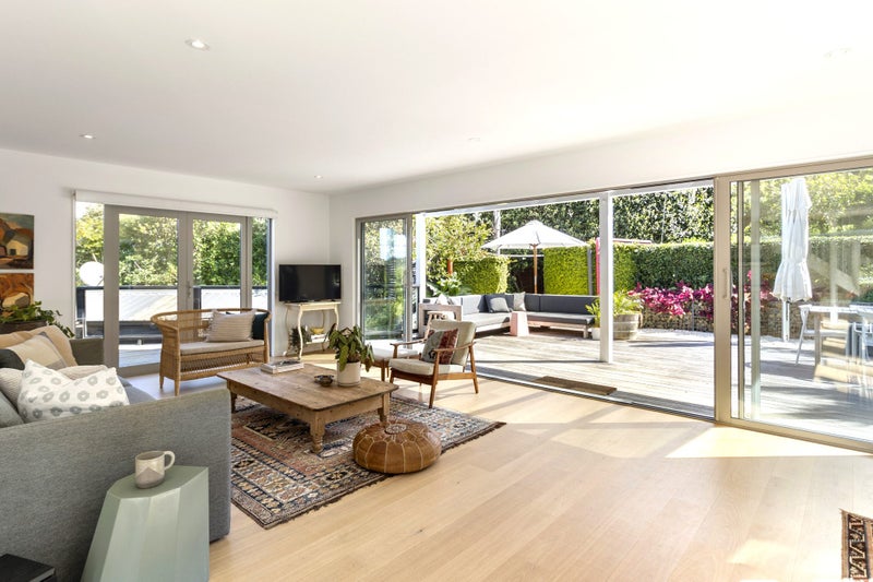 88 Queens Drive, Oneroa, Waiheke Island - Carousel 1