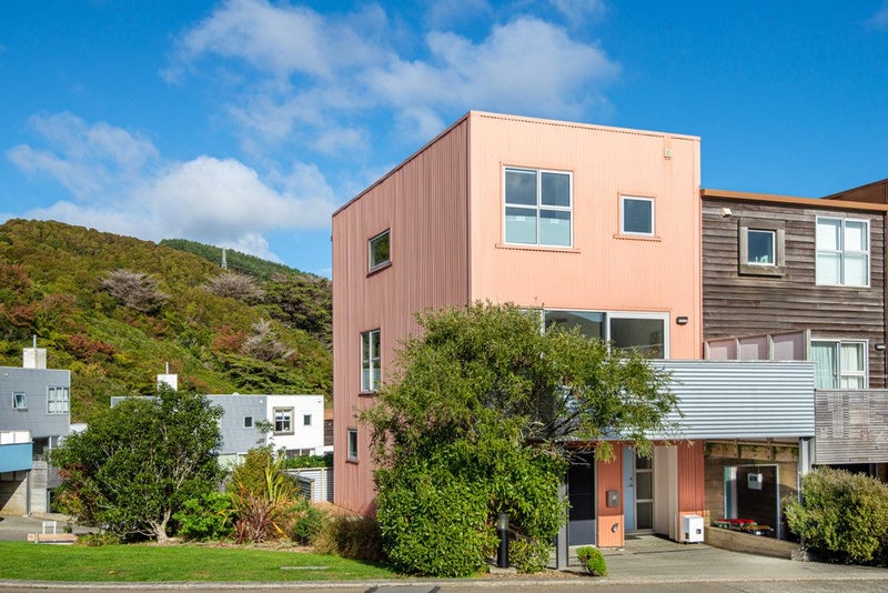 65 Saddleback Grove, Karori, Wellington - Carousel 1