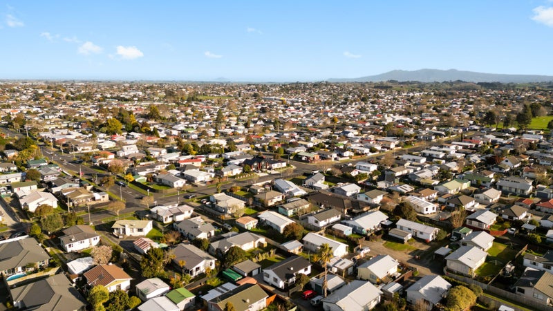 15C Breckons Avenue, Nawton, Hamilton - Carousel 17