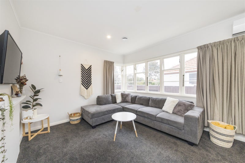 25 Ihle Street, Terrace End, Palmerston North - Carousel 2