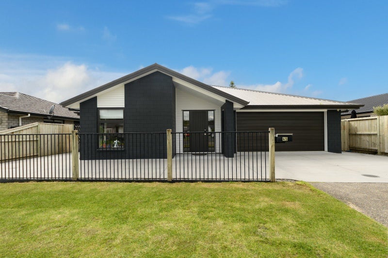 45 Awataha Crescent, Pyes Pa, Tauranga - Carousel 1