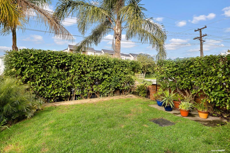 6 Renfrew Avenue, Sandringham, Auckland - Carousel 2