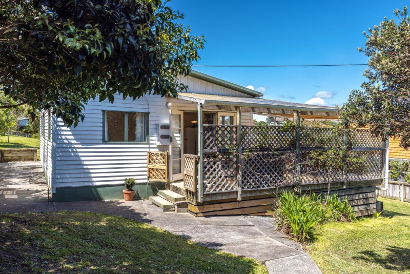 26 Beatty Parade, Surfdale, Waiheke Island - Carousel 1