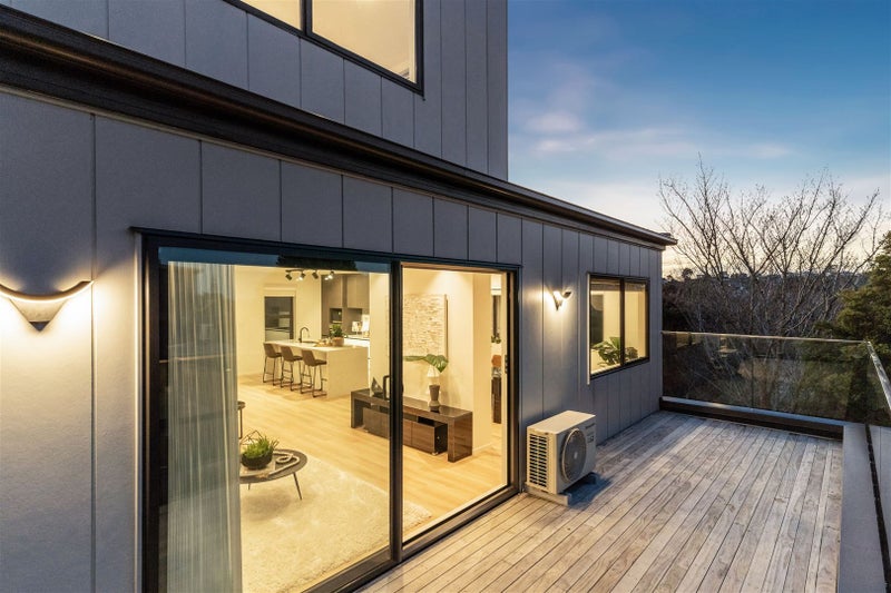 3/2 Saddleback Rise, Murrays Bay, Auckland - Carousel 1