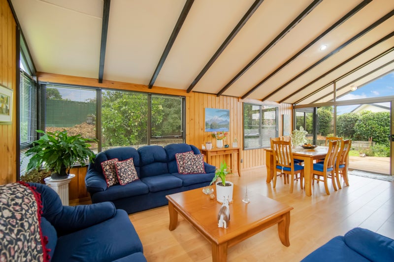 11 Caledonia Place, Highlands Park, New Plymouth - Carousel 2